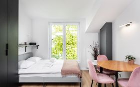 Smart Apartments - Old Town & Main Train Station - By Upstairs